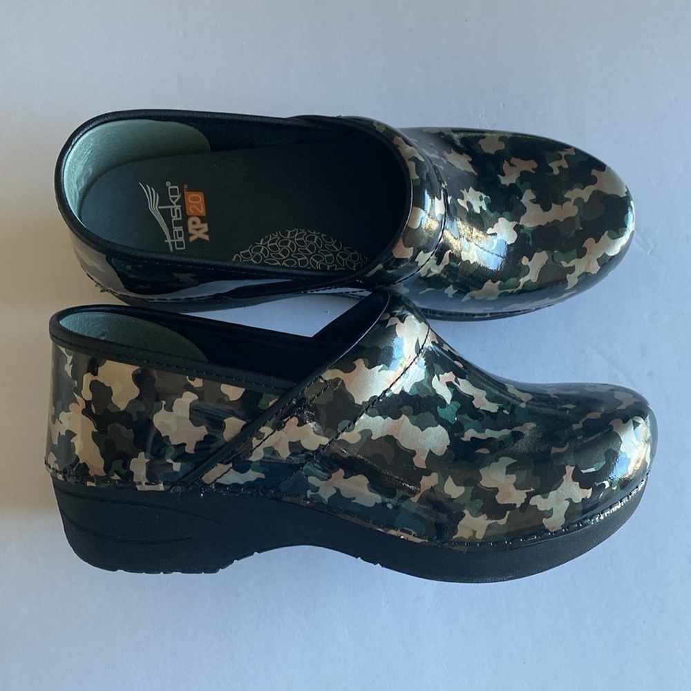 Dansko Professional clogs women’s 39 shiny camo worn once - Picture 2 of 7